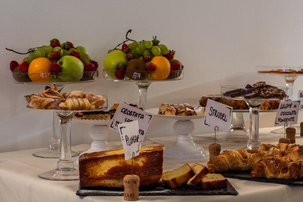 Albergo Caffe Centrale Mezzocorona Zewnętrze zdjęcie